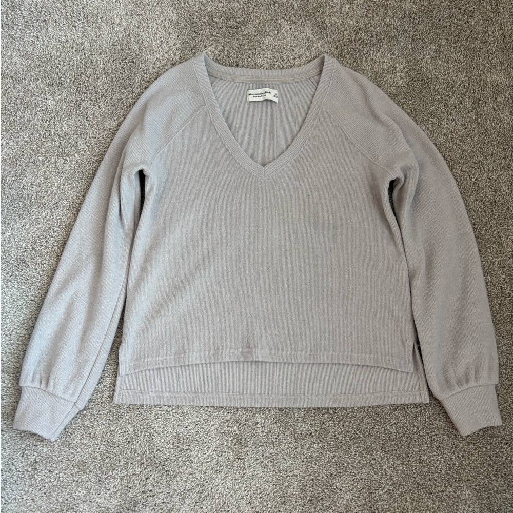 Abercrombie & Fitch Light Gray V-Neck Sweater